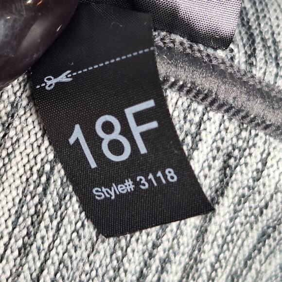 Kuhl Men's Alloy 1/4 Zip Pullover Sweater 3118 Cloud Gray Lightweight Medium - Picture 8 of 11